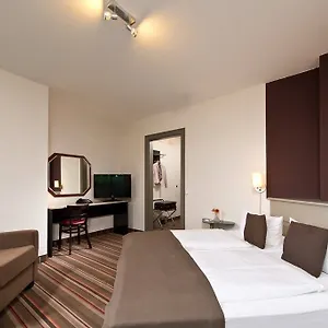 Hotel Leonardo Airport